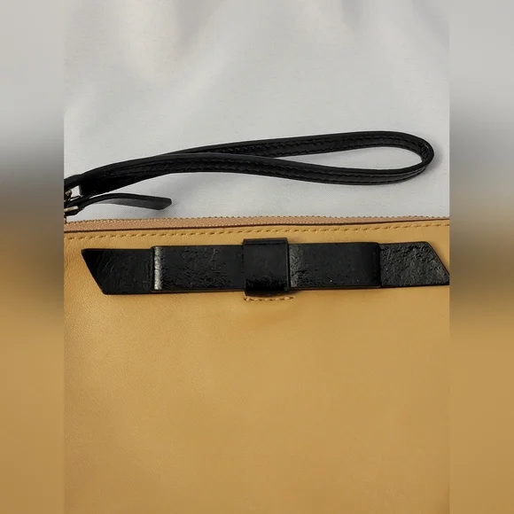 Kate Spade Cow Leather Tan and Black Wristlet - Picture 4 of 13